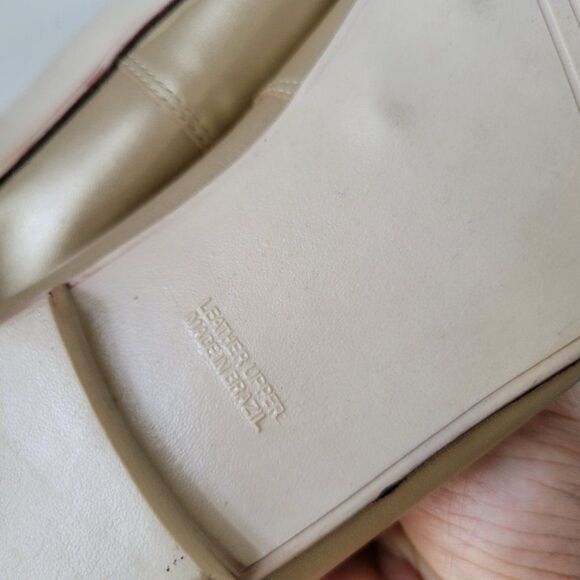 NEVER WORN VINTAGE PARTNERS MERVYNS LIGHT GOLD GENUINE LEATHER FLATS 10M - Picture 15 of 15